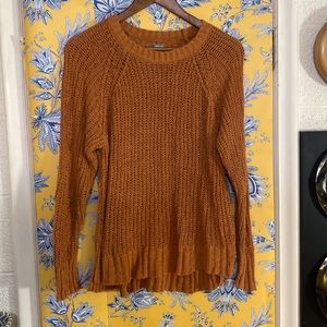 AERIE M rust colored knit sweater in good pre loved condition